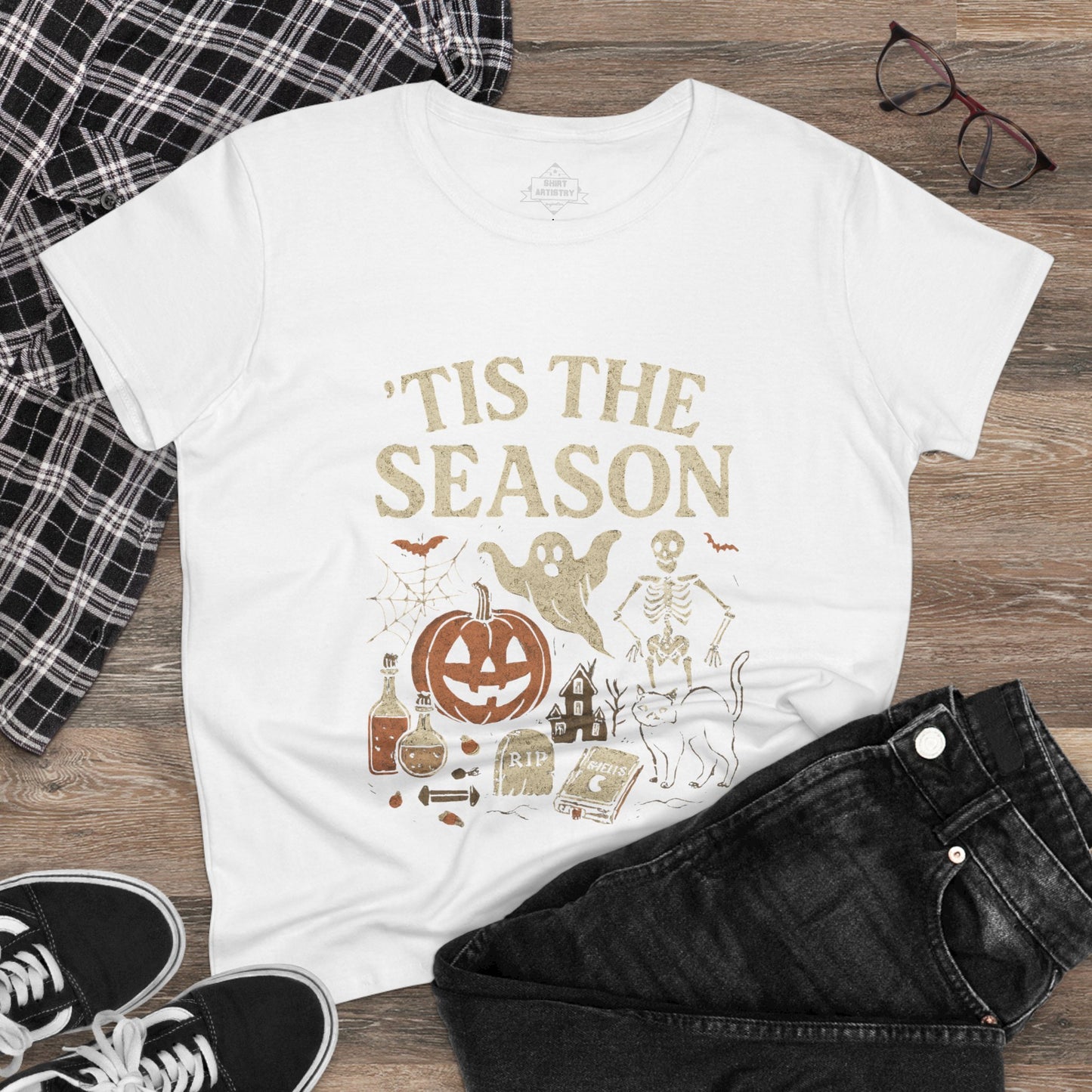 ‘Tis the Season Halloween T‑Shirt | Vintage Spooky Season Shirt with Ghost, Skeleton & Pumpkin | Retro Halloween Graphic Tee for Fall