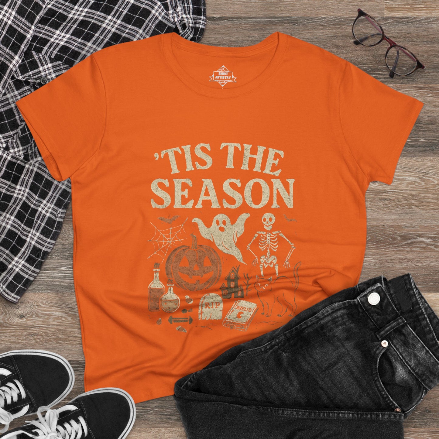 ‘Tis the Season Halloween T‑Shirt | Vintage Spooky Season Shirt with Ghost, Skeleton & Pumpkin | Retro Halloween Graphic Tee for Fall